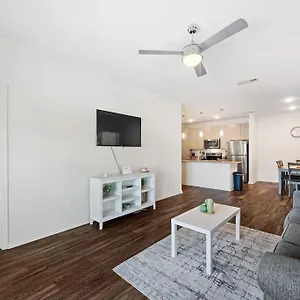 Lavish 2br In Tampa